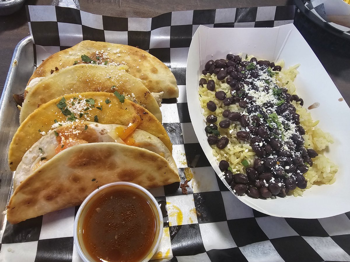 AliRayLife's tweet photo. Embrace your inner child, mexican version...eat tacos! 🧡 https://t.co/kyUM2kwJ5Y