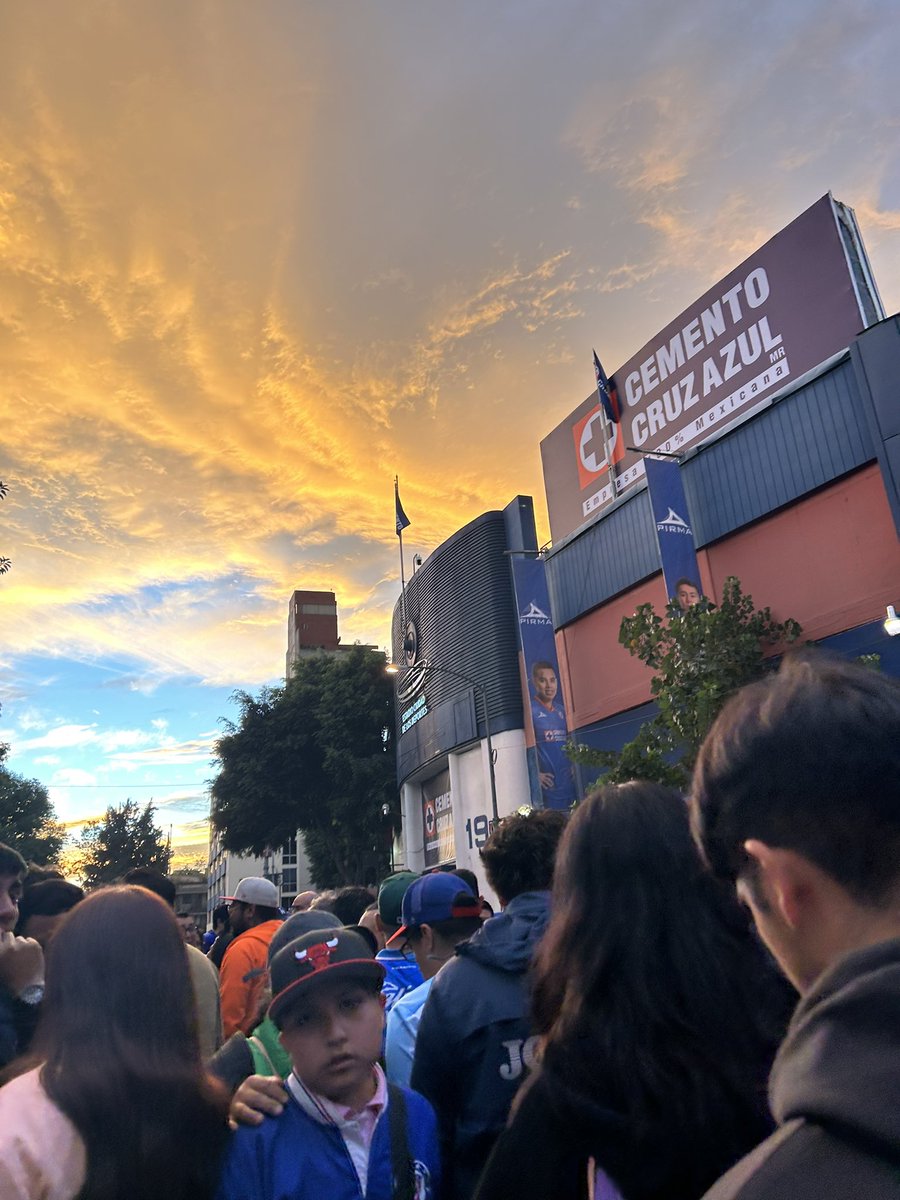 chicharitavilla's tweet photo. No se dió el resultado, pero qué bonito fue volver.💙🥳 

#CruzAzul #EstadioCDD https://t.co/ngkN5Ih4QY