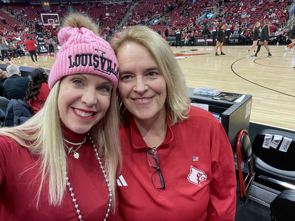 Go Cards! <a href="/UofLWBB_/">Louisville WBB</a>  with Coach Norman #GoCards #L1CF @villehoopcoach