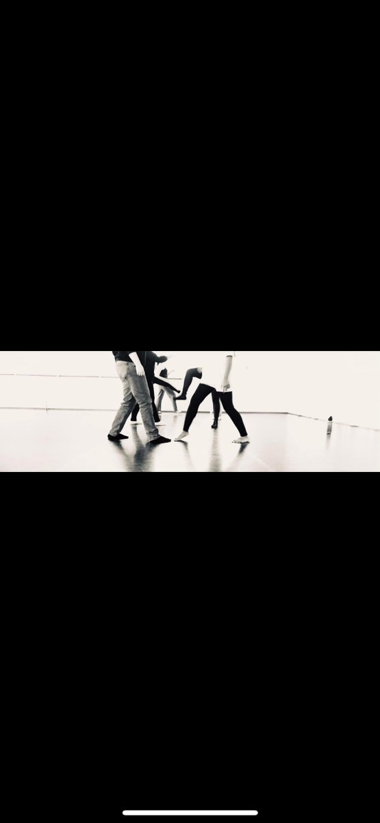 clgronsard87's tweet photo. Préparation des Nuits noires pour les 3eB, avec l'atelier EAC au lycée Valadon (avec Mme Dalher et ses élèves de Spécialité Danse),Objectif : proposer  une mise en corps, voix, musique, d’un roman sélectionné pour le Prix Benotman. Transmission de passion, sourires et engagement! https://t.co/yU2CbdvAh2
