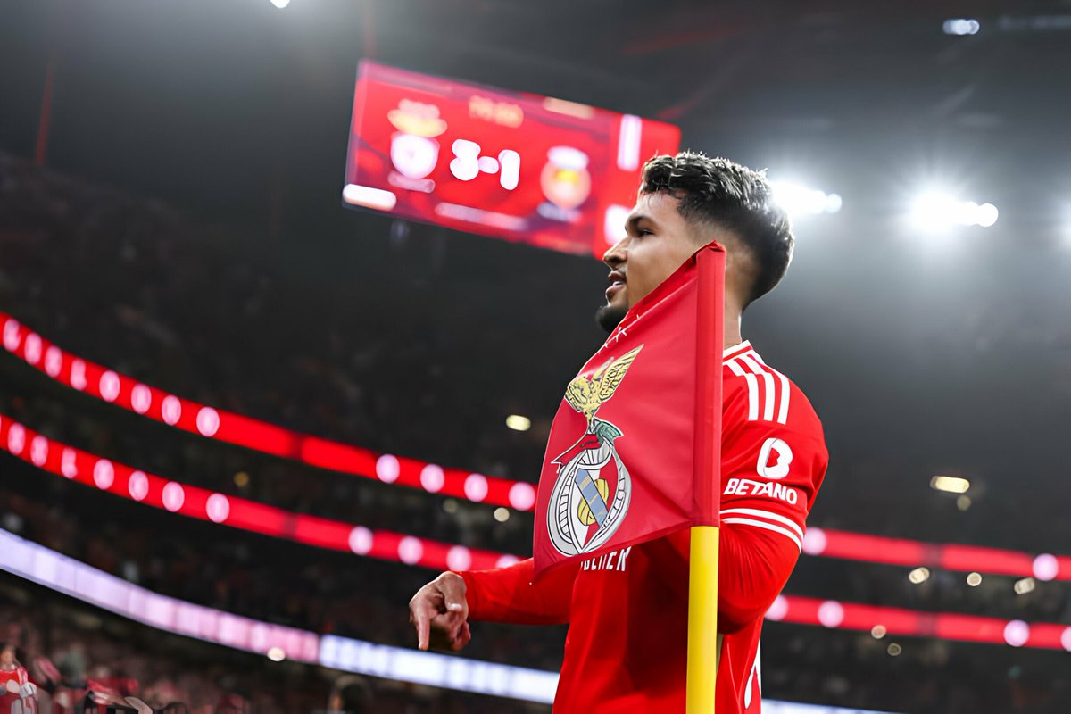 karyaka29's tweet photo. Marcos Leonardo ainda tem pouco tempo de Benfica e já mostrou que mais importante que ele é BENFICAAAA https://t.co/nanT0pA7cB