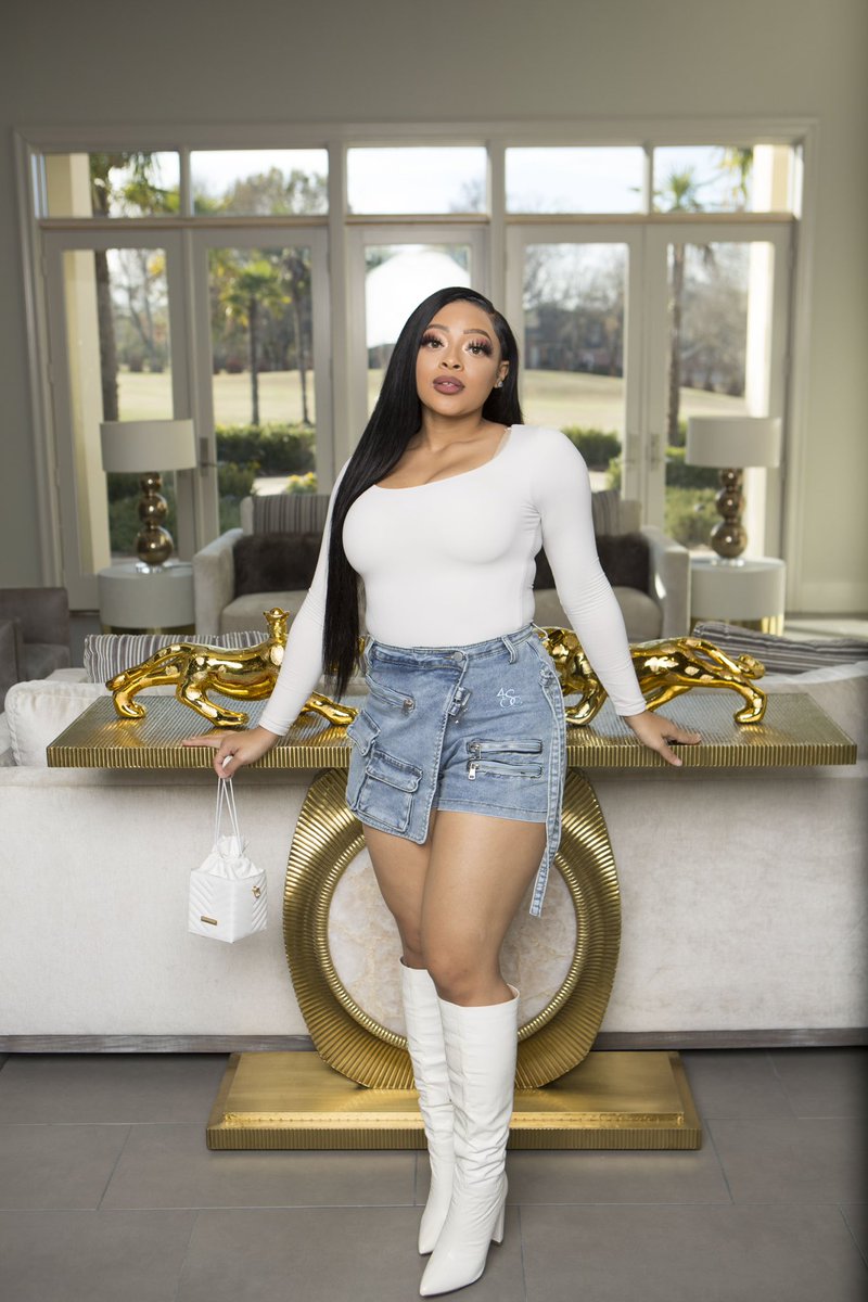 4scollections's tweet photo. Jean Jetta Skort 🥶
Model size is a XL
Available Online
Website: https://t.co/xplShyyBmI
💕Follow @4scollections
💕Like & Share @4scollections
Click the link in Bio for this look
#Boutique #Clothing #Fashion #ClothingBrand #FashionForward #OnlineBoutique #4SCollections https://t.co/ph5ZahQbHF