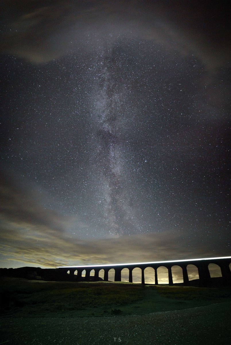 yorkshire_dales's tweet photo. We host our #DarkSkiesFestival every year to show you the magic of a true dark sky!

Businesses come together to share with their guests and visitors what a night sky free from light pollution can look like.

Our Festival events 👉 https://t.co/HkRviLSPaX

📷 @thomasshutt https://t.co/NlXp373REx