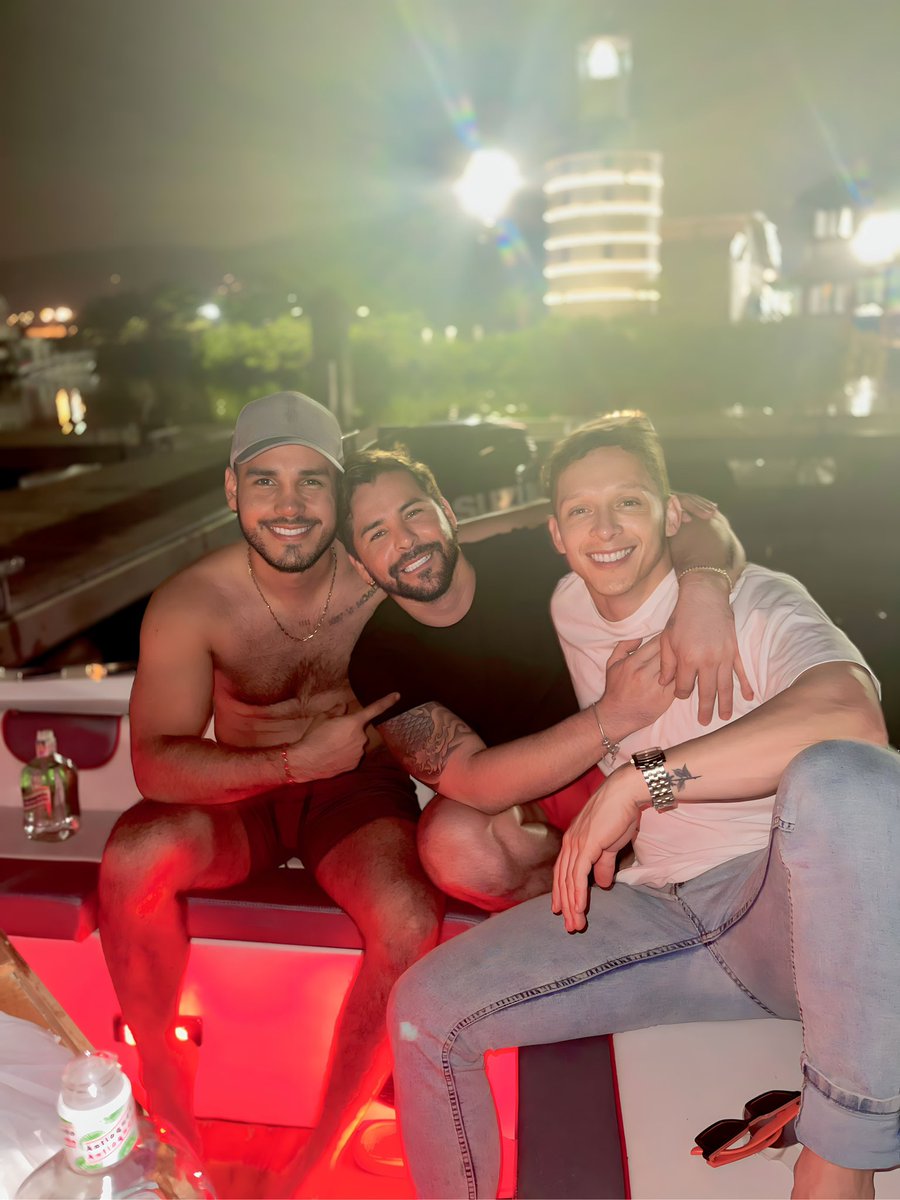 andresthecat's tweet photo. Con ellos ❤️💯 https://t.co/vShKhsNH6z