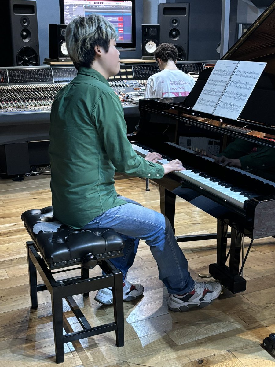 simonwheale's tweet photo. Spirit Studios Sessions Part 1 - into the recording rhythm with dream team Hwan Hee and Rowan! #spiritsessions #studiosessions #spiritstudios #koreanclassical #korea #classical #spirit #studio #session #recording #rhythm #ardwick #manchester https://t.co/Ojw2KYnxhE
