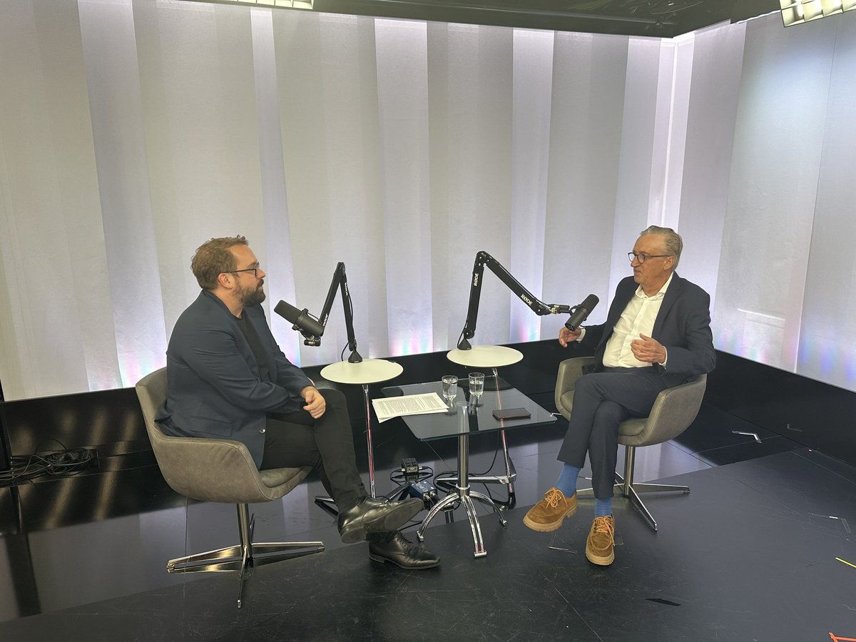 Ich rede in meinem Podcast sonst fast ausschließlich über Krisen und Kriege. Am Mittwoch gibt es eine Ausnahme: <a href="/AlfredDraxler/">Alfred Draxler</a> erzählt fast drei Stunden lang faszinierend über das Leben von Franz Beckenbauer, über den er als Reporter schrieb und der dann sein Freund wurde. Wir