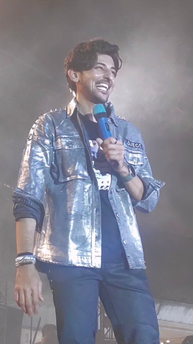 its_Akshatadrdz's tweet photo. @DarshanRavalDZ THANK YOU FOR THE AMAZING NIGHT!!!🥹🫶🏻💙🫂🧿
"Aaj maine mere Chaand ko kareeb se dekha " 🥹🌙🏠

&amp; Also met the cutest people
 @Srushtii_dz @AbhayDrdz 
@Janvi_drdz @Nandini_drdz_
@Tanuu_drdz 💙🫂🧿 https://t.co/h7JabEkGUo