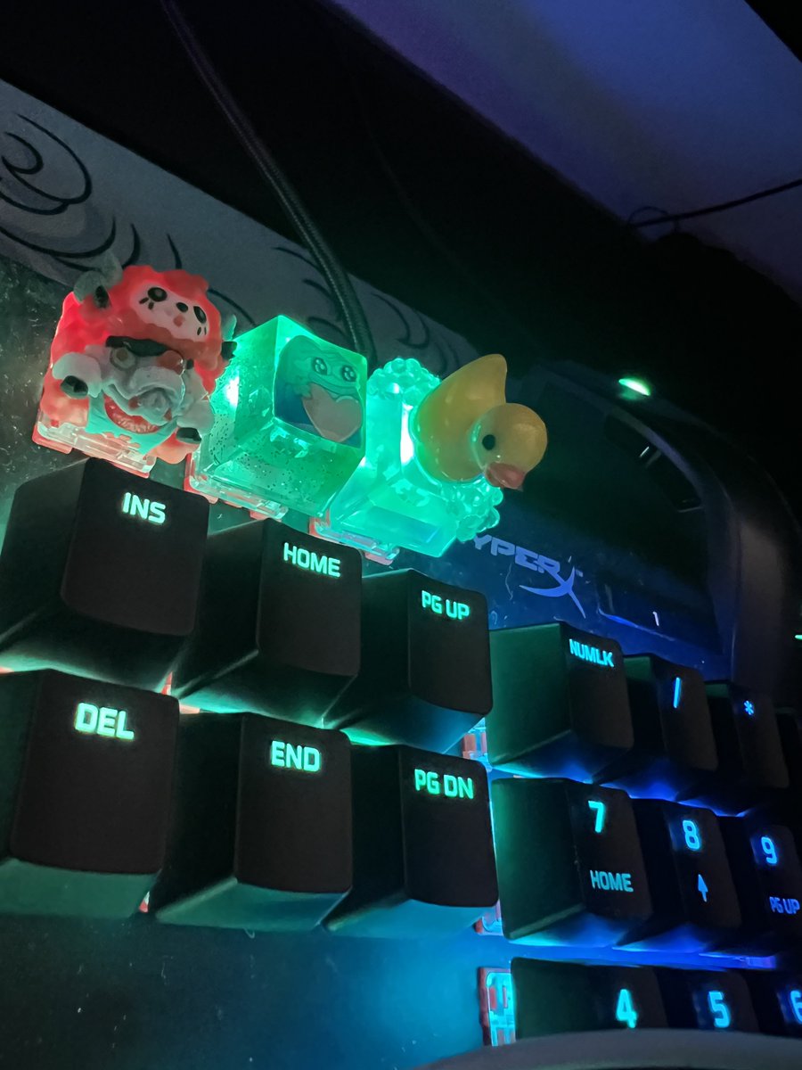 All the way from Texas.  Some bad ass keycaps thanks to <a href="/Melaniitv/">⊱Melani⊰</a> and <a href="/melskeycaps/">Mel’s Keycaps💗</a>