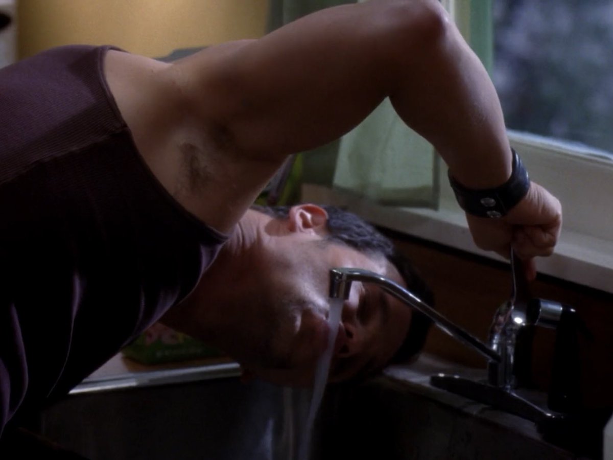alexthinkerr's tweet photo. “if you’re thirsty, all you gotta do is stick your face under the faucet” https://t.co/JIGTnvRt4U