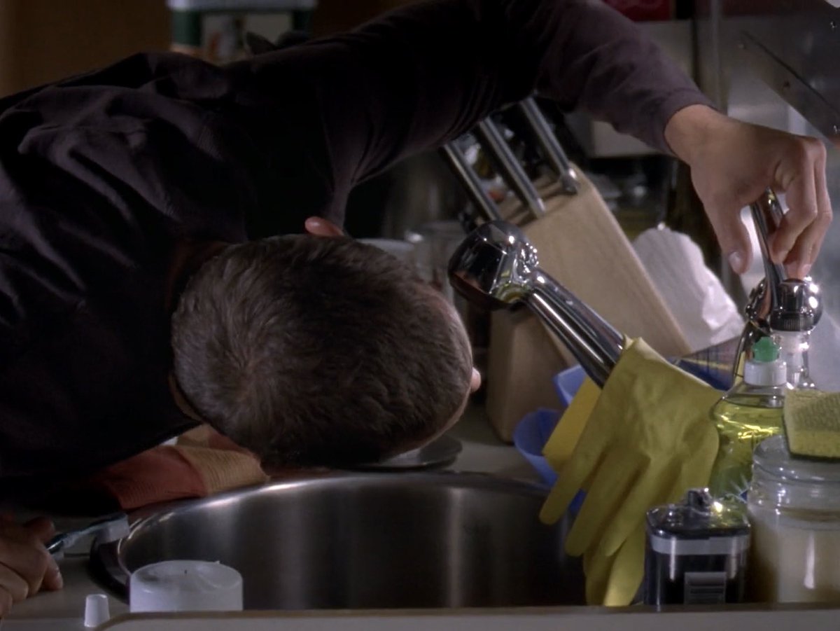 alexthinkerr's tweet photo. “if you’re thirsty, all you gotta do is stick your face under the faucet” https://t.co/JIGTnvRt4U