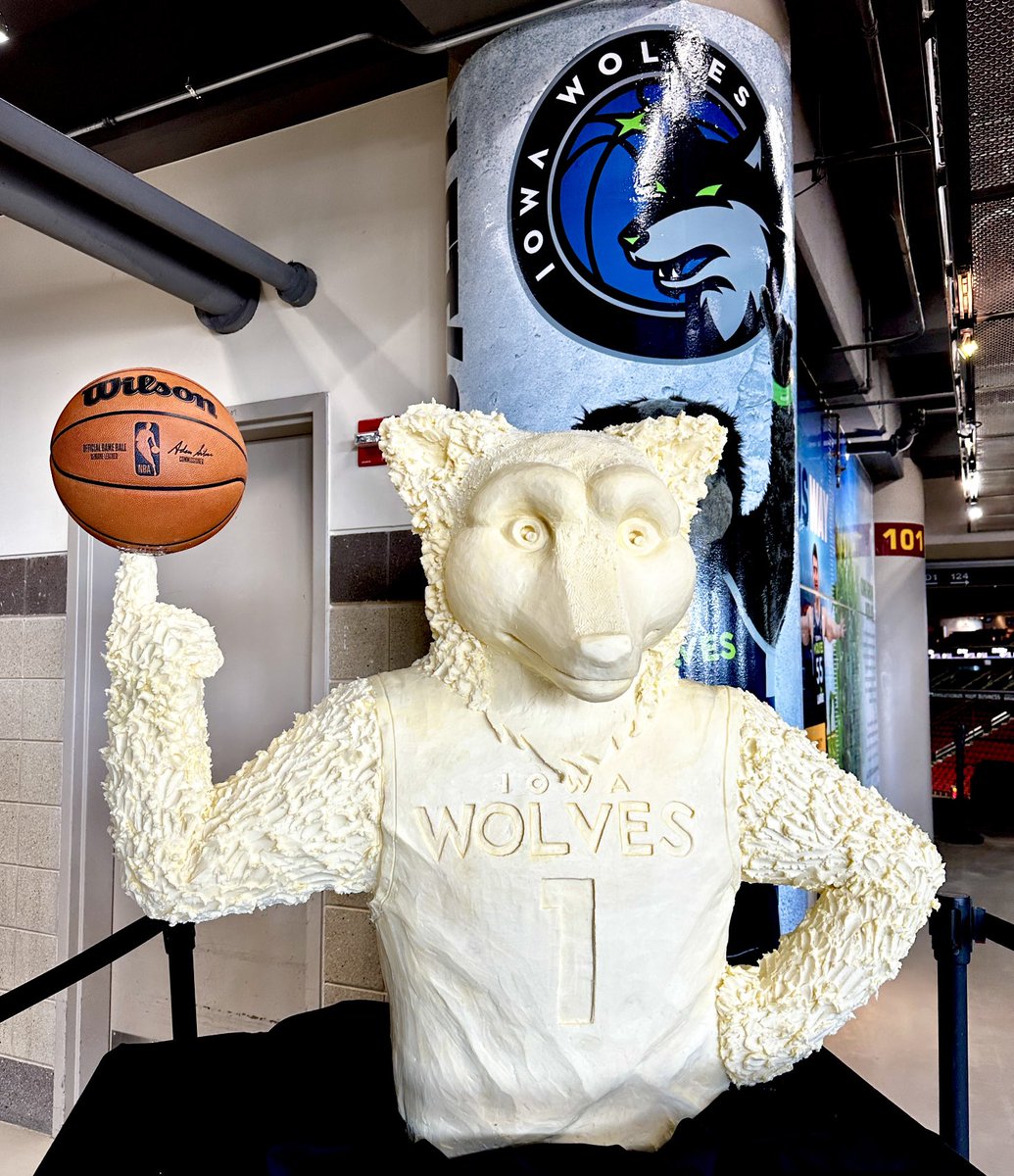 sailor643's tweet photo. Your Butter Alpha Photo of the Day
#IowaWolves https://t.co/CxPEV5nedp