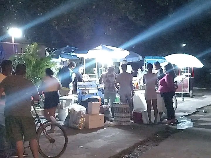 RamonMiguelPaz1's tweet photo. Continúan potenciandose las actividades de recreación en la #IslaDeLaJuventud: se desarrollan en Gerona las ruedas de casino en el boulevard y en La Fe la tarde noche pinera. #SentirPinero #PorUn26EnEl24 #CubaPorLaVida https://t.co/sgTih32joL