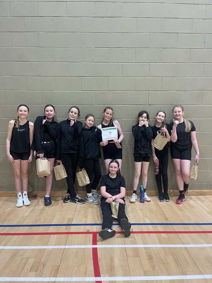 MissMullen22's tweet photo. Thank you Jordanhill for organising a netball tournament all teams played so well! Even bigger congrats to our Knightswood centre- Chloe for winning player of the tournament! 💪🏼🎉🤩🏐@KnightswoodSec @pe_knightswood https://t.co/iHrGDmC89C