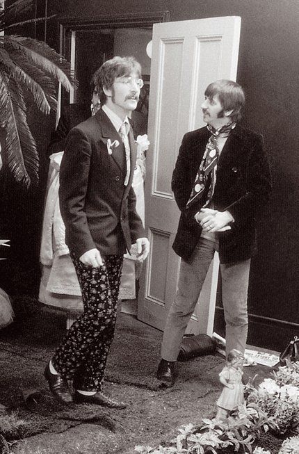 Ringo and John at the photo session for Sgt Pepper LHCB The #Beatles