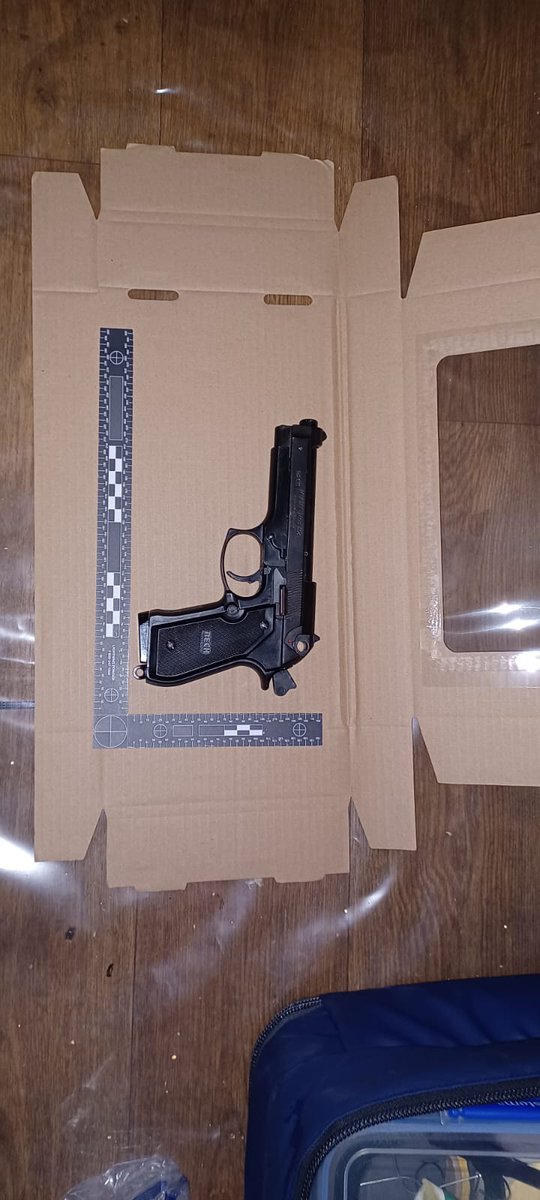 Local ward officers have executed a warrant at an address last night one male arrested for the following Possession of firearms Possession of offensive weapon Possession of stolen goods Possession with Intent to supply class b drugs Investigation is ongoing @MPSHaringey