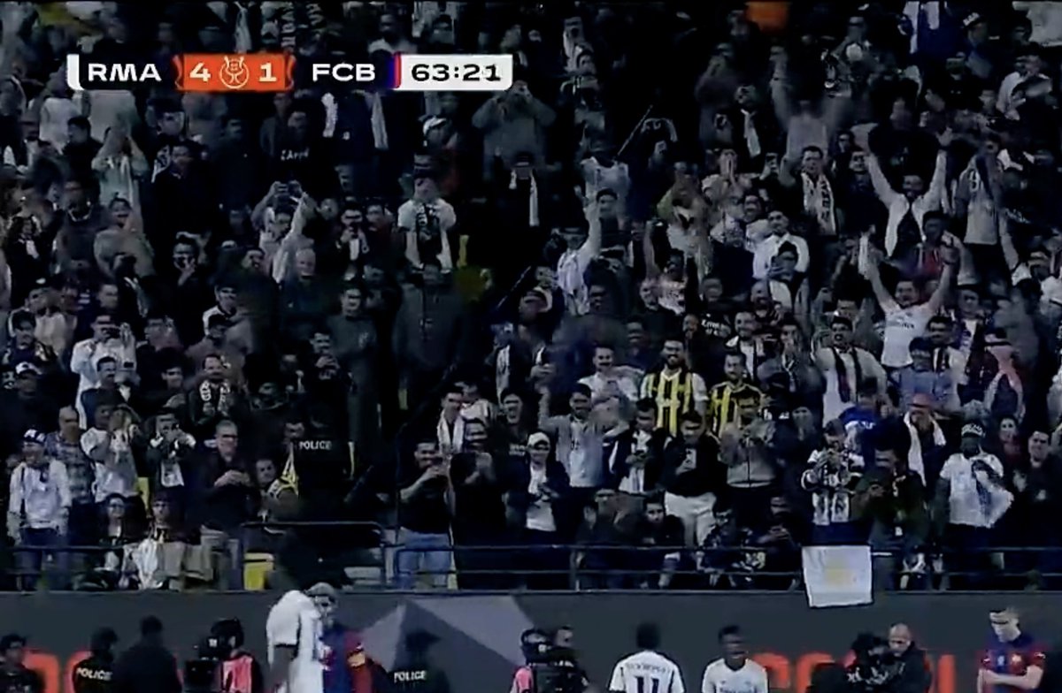 mertciftc's tweet photo. Bu büyüklük şaka mı Fenerbahcemin olduğu her ortam mutluluk https://t.co/wuNoI3p9va