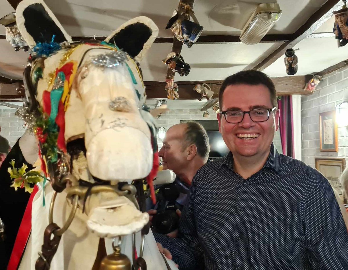 🏴󠁧󠁢󠁷󠁬󠁳󠁿 Blwyddyn Newydd Dda! Yes it's a decorated horse's skull! 🐴 Last night we celebrated the 'Hen Galan' (Old Welsh New Year) with the centuries old tradition of the Mari Lwyd visiting Llangynwyd.