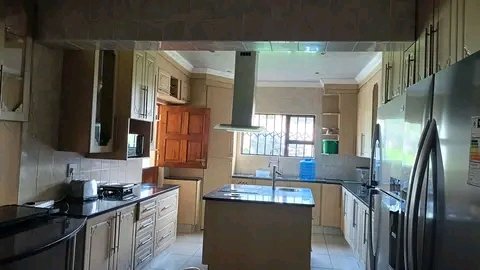Langaliyeza's tweet photo. 🏠🏡5 SPECIOUS BEDROOM HOME FOR SALE IN BENFLUER . NEAR CURRO BENFLUER MALL HIGHVELD MALL  EASY ACCESS TO N12  

💰R3,600,000💰

📍4BATHROOM
📍SPACIOUS KITCHEN
📍4 LIVING AREAS
📍SCALARY
📍SWIMMING POOL
📍DOUBLE GARAGE
📍DOUBLE CARPORT   

📞☎️ 0680826700 ‼️ https://t.co/HQdx5aMNIs