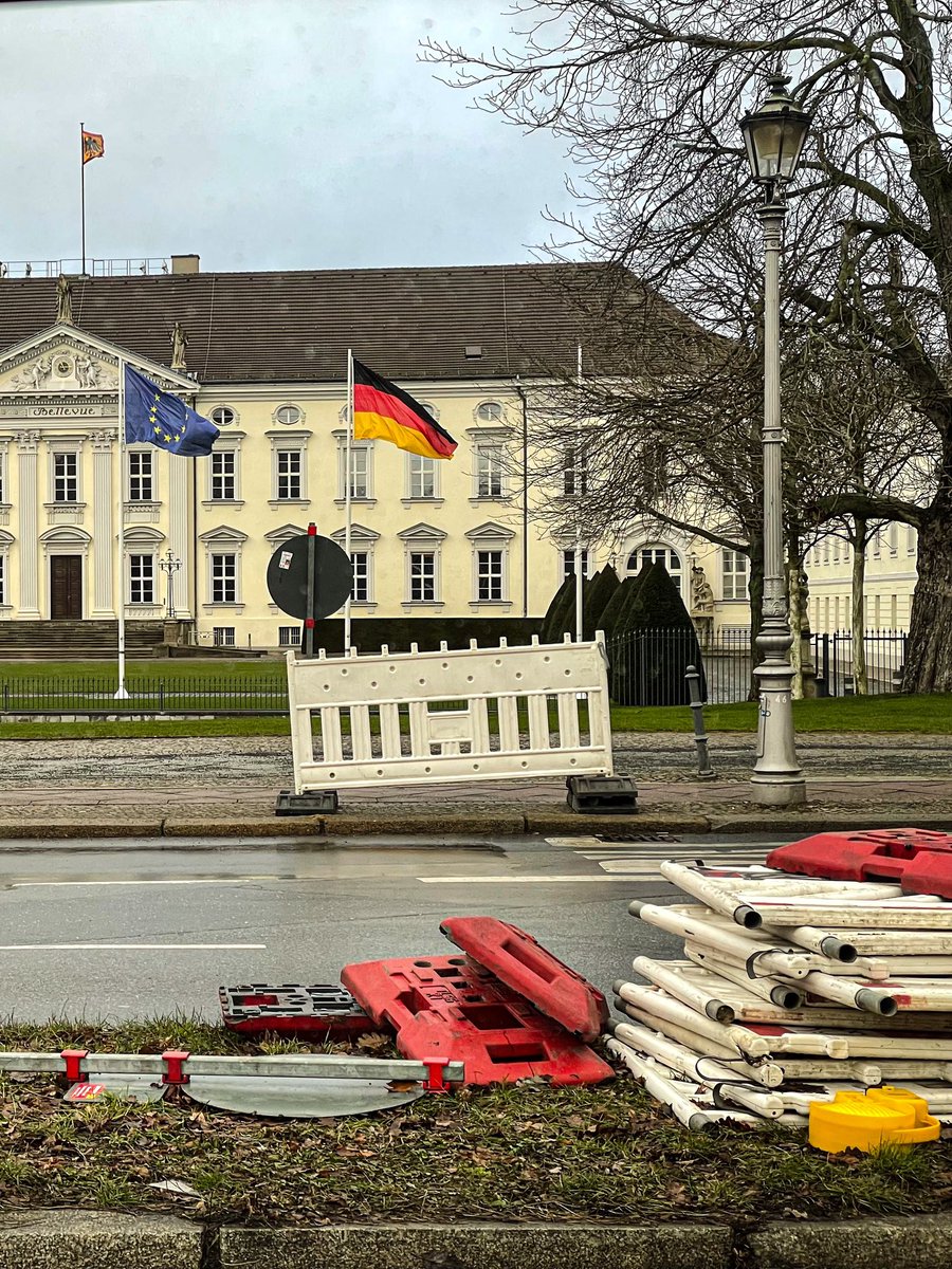 Symbolbild ‚wehrhafte Demokratie‘ - oder: Berliner Farbklima.