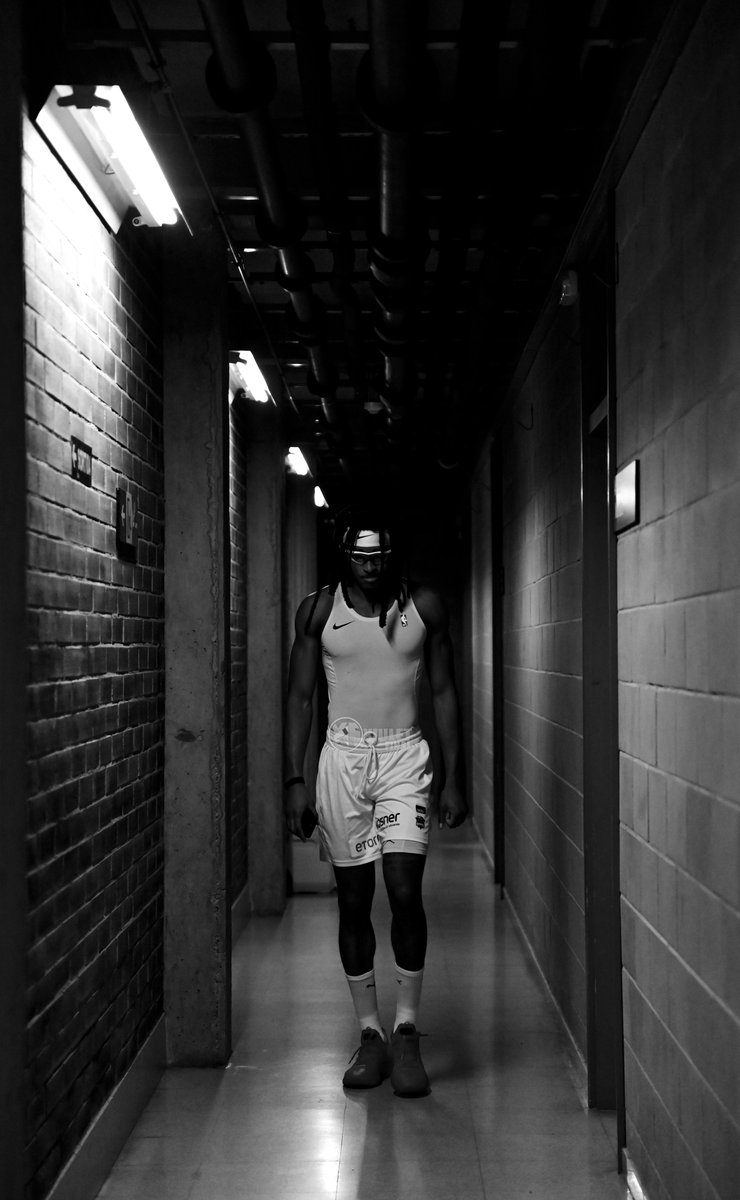 He gastado hoy tres "carretes" con <a href="/Chimdogg_/">Chima Moneke</a> 🤣, 
pero la foto que más me gusta es una de antes de iniciar el calentamiento.

Aún no era muy consciente de lo que le esperaba (creo) 😍