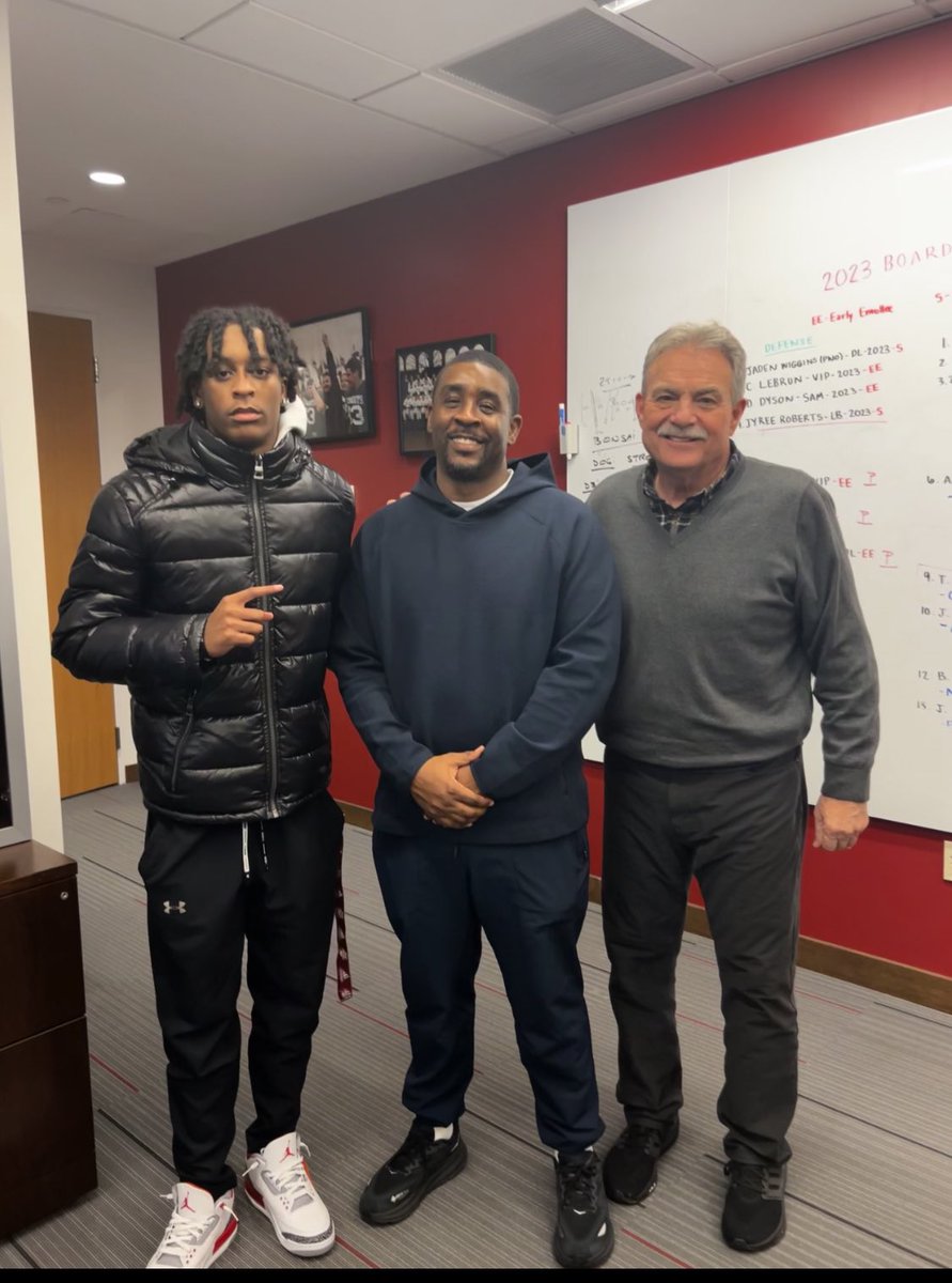 BrennenBailey8's tweet photo. Thank all the coaches who have reached out It’s nothing but love But my recruitment is officially over ! With that being said I am 110% committed to the university of Massachusetts Amherst! Go minuteman! @FBCoachDBrown @CoachMLiv https://t.co/HljVPIKsf8