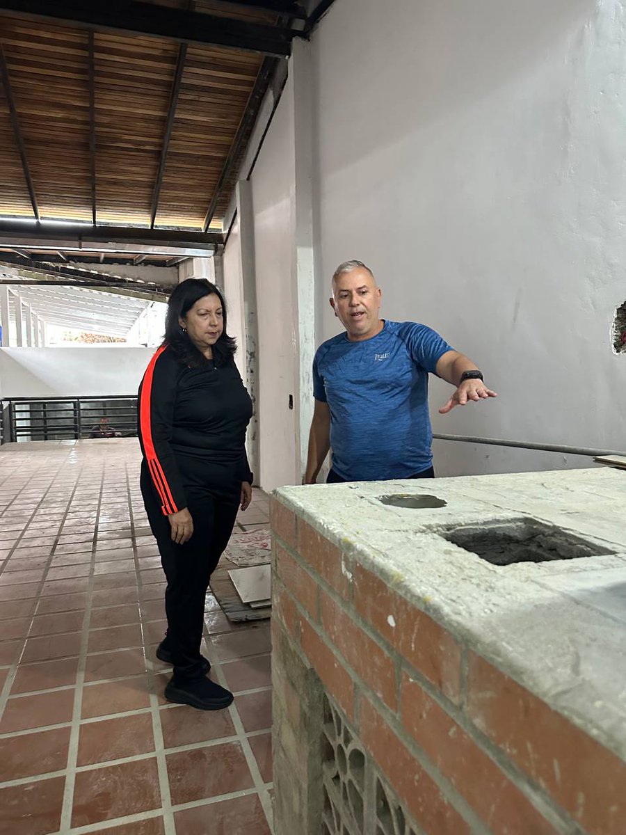 Dijo alcaldesa @gestionperfecta que la casa Robert Serra, que sufrió daños hace algunos años, por vandálismo, están rehabilitando sus espacios y será una infraestructura renovada y adaptada al requerimiento de jóvenes y pronto abrirá sus puertas.

#oriele
#VenezuelaEnUniónYPaz