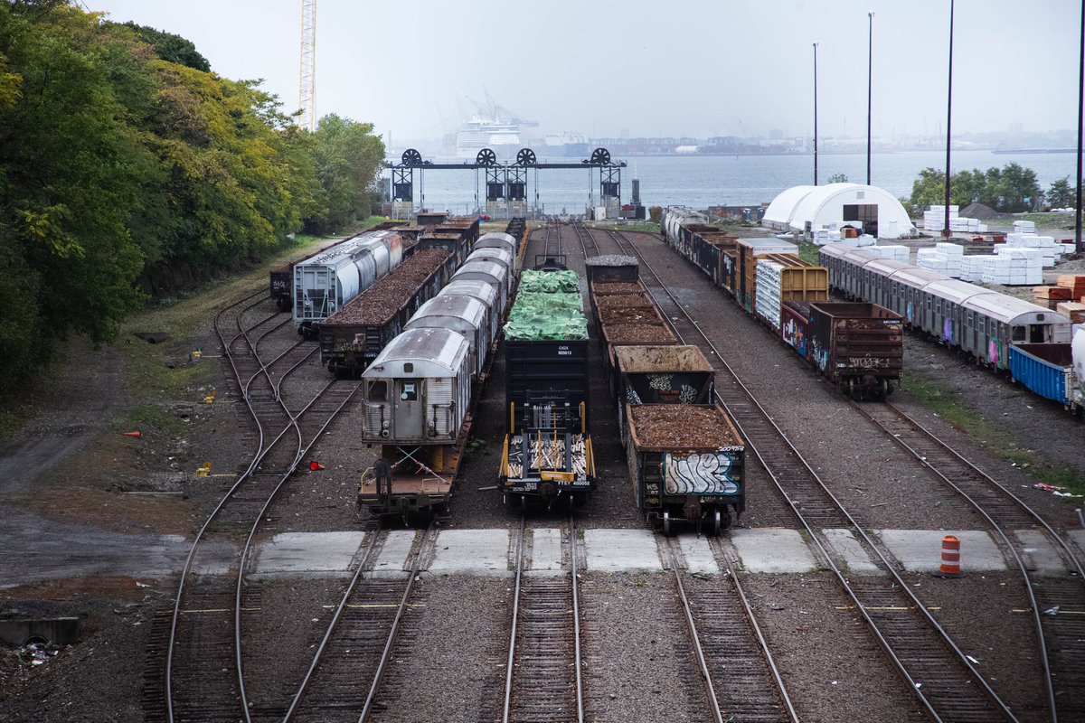 americvnmartian's tweet photo. Commuter and Subway Scrap-Cars at Freight Yards. https://t.co/Vh8V8JnUjl