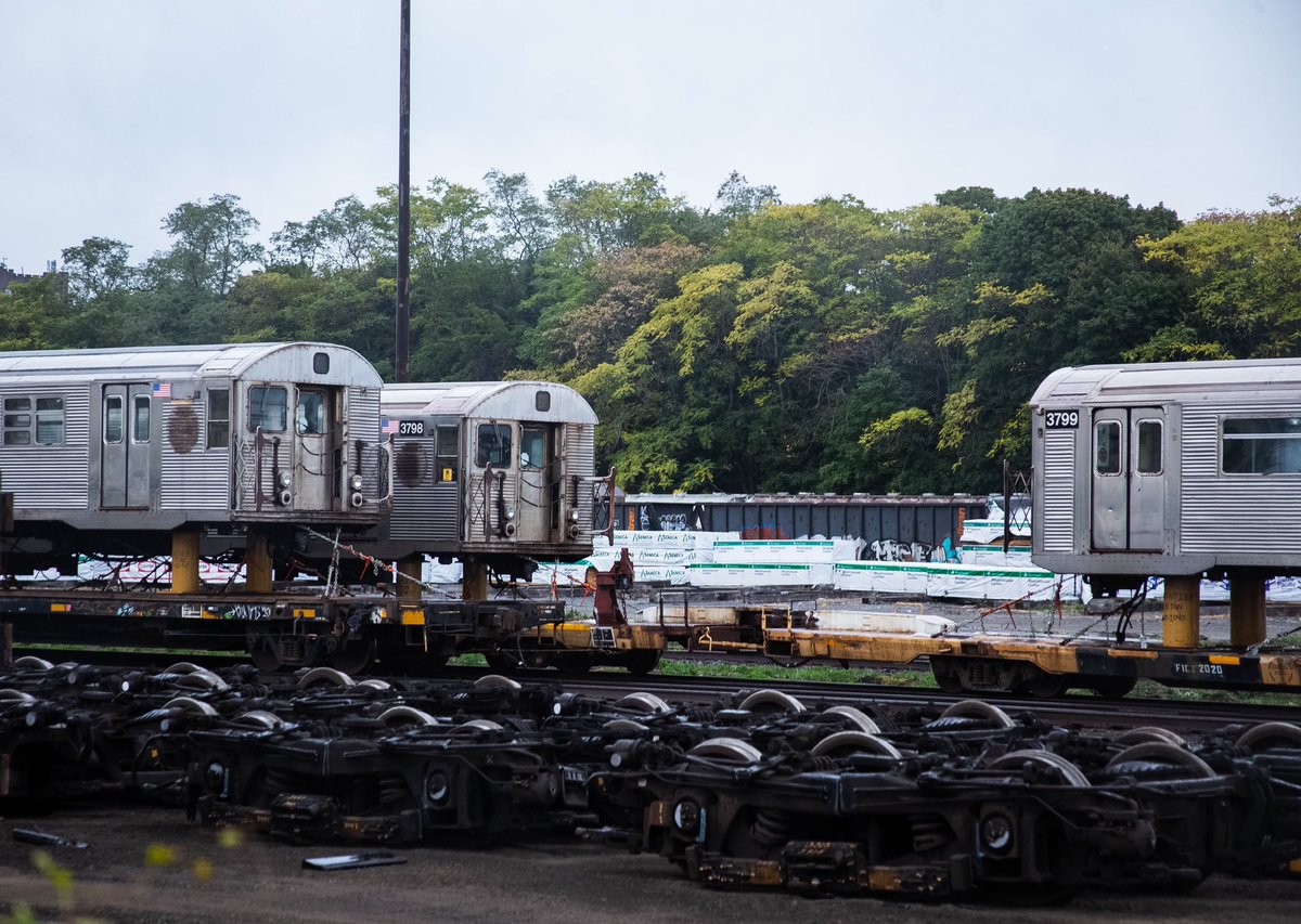 americvnmartian's tweet photo. Commuter and Subway Scrap-Cars at Freight Yards. https://t.co/Vh8V8JnUjl