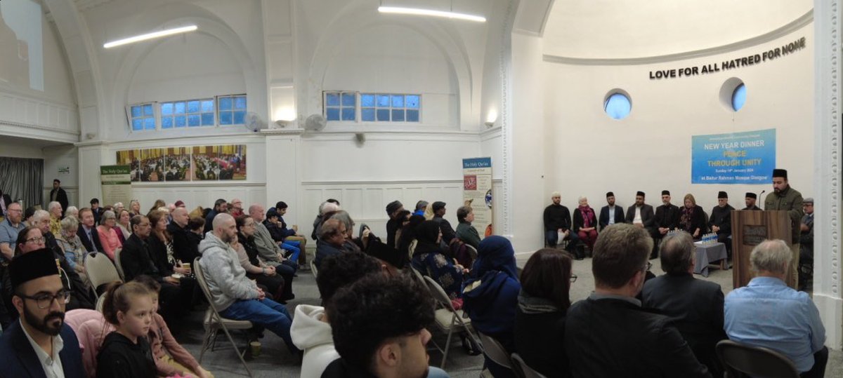 🌟Thank you to all our guests and dignitaries for attending the Ahmadiyya Muslim Community Glasgow’s #NewYear Dinner on the theme of Peace Through Unity 🕊️