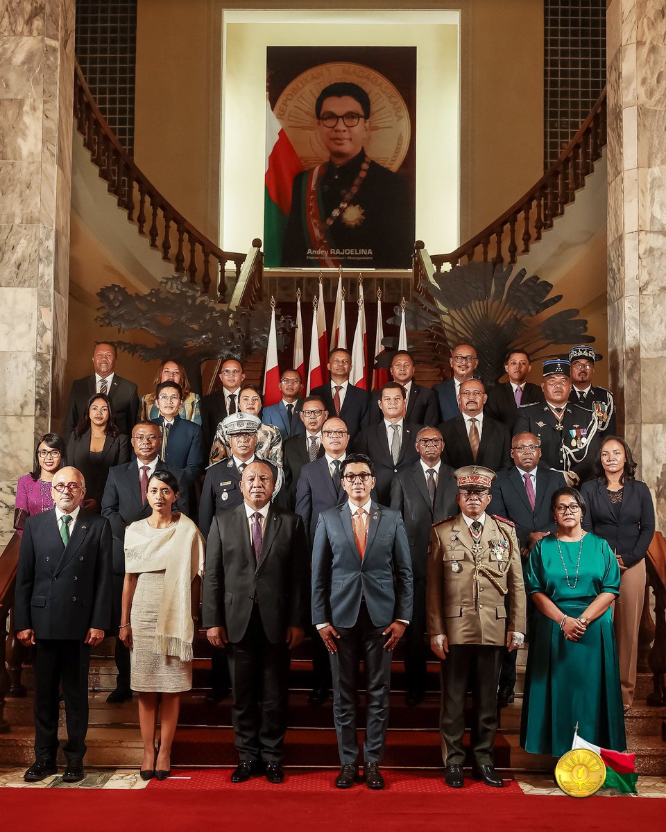 Félicitations aux nouveaux membres du gouvernement! Aujourd'hui marque le début d'une nouvelle ère administrative. Rigoureusement choisis, ces ministres, méritants et engagés, ont prêté serment pour le bien du pays et du peuple #Malagasy, promettant des résultats concrets.