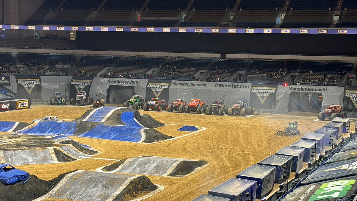 BlbAdventures's tweet photo. Yes sir #blbadventures is all about @MonsterJam.  We had to represent when they come to the great state of Texas https://t.co/XafMqjAXZl