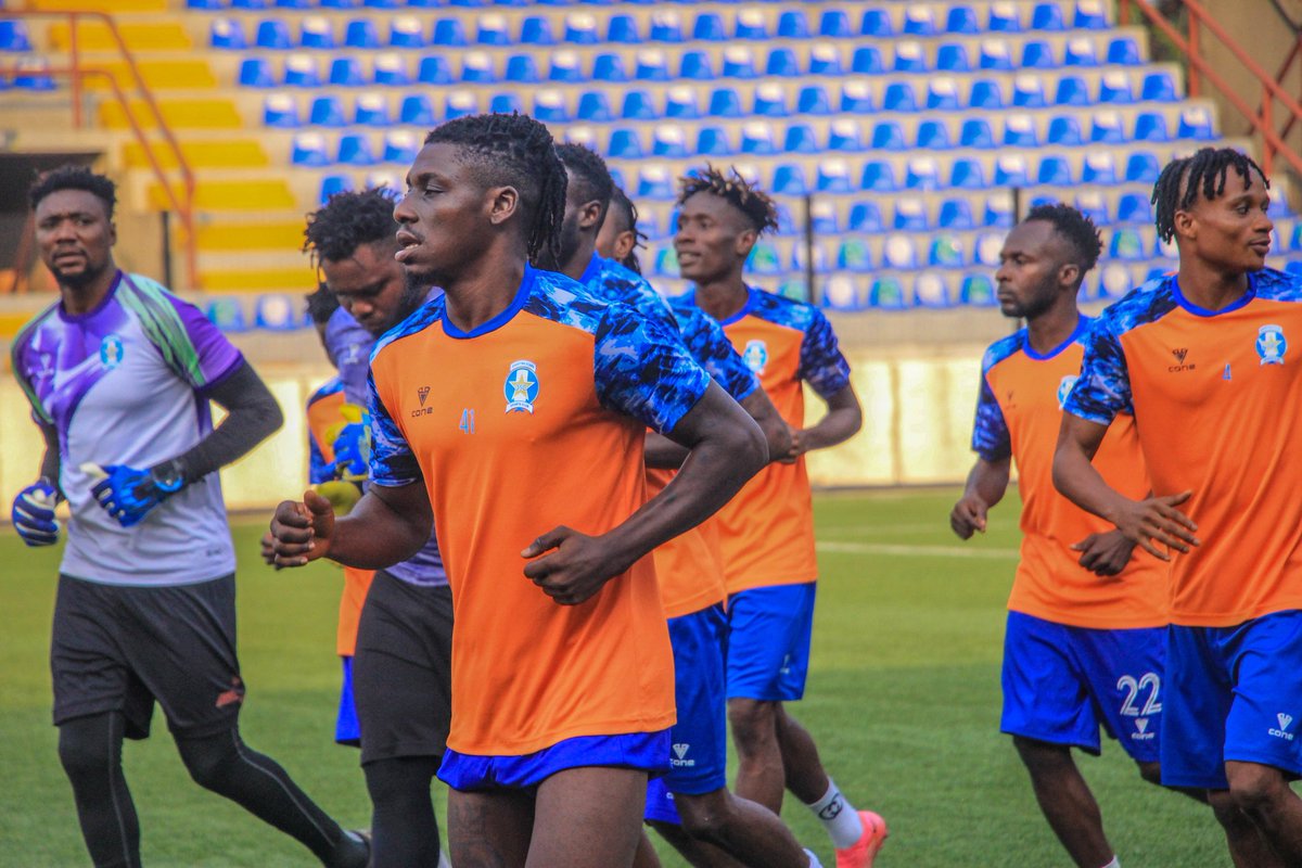 ShootingSc's tweet photo. Ahead of Monday's Southwest derby.
🆚Sporting Lagos.
A light workout at the Mobolaji Johnson Arena, Lagos.
Pictures📸.
#SPOSHO #NPFL #MD18. https://t.co/lSe0pnKNkI