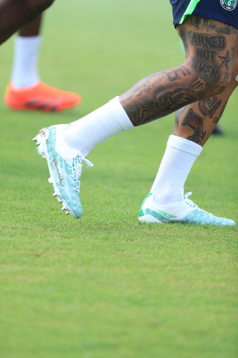 djwheeler07's tweet photo. So cool to see the new range of @officialsokito boots make their debut at #AFCON2023 Worn by @WTroostEkong "the world's most eco-friendly football boot brand" #scudetta 🔥 https://t.co/ECmUeuDaQ1