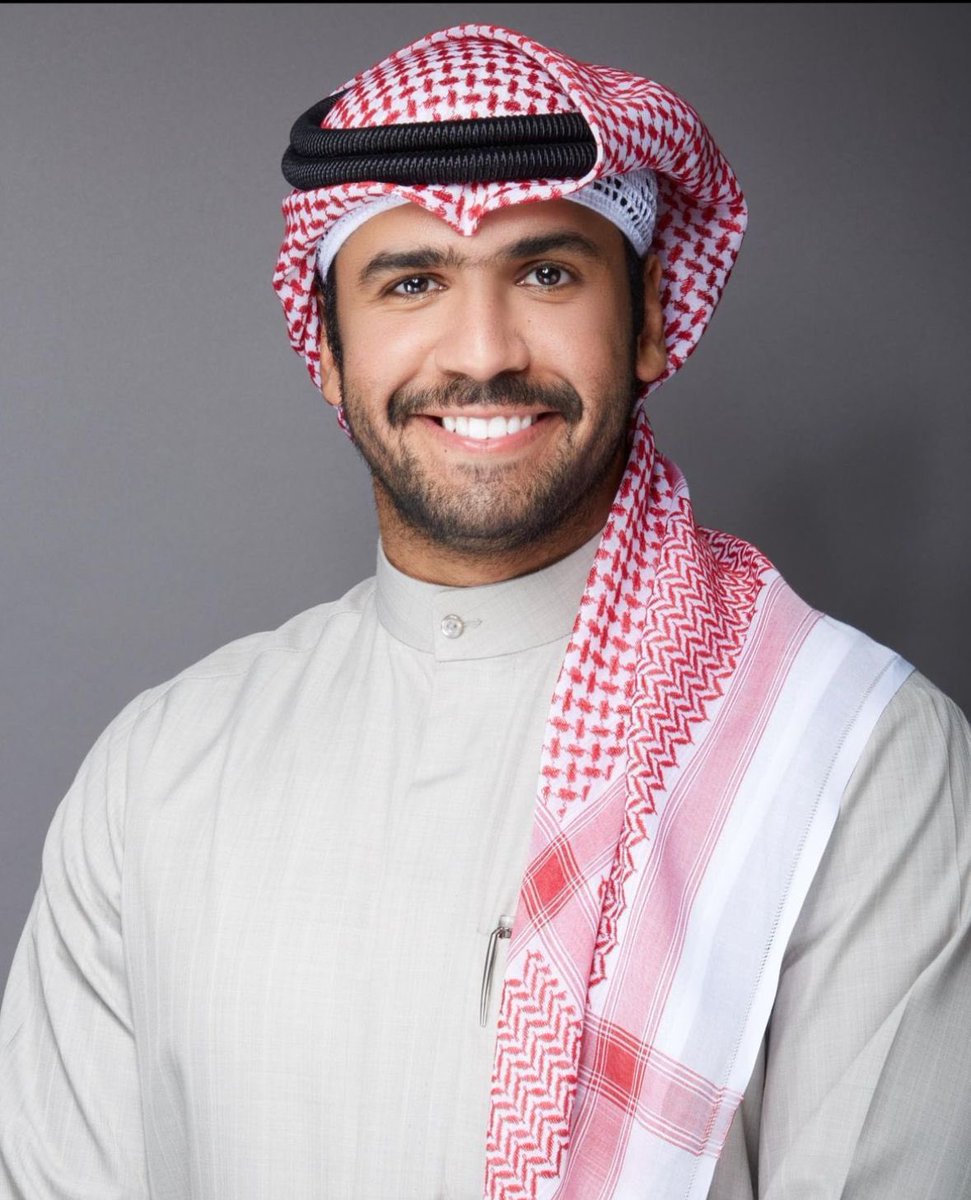 سنين واحنا نطالب نقول نبي وزراء شباب ويوم حطولنا وزراء شباب البعض راح ينبش في فيديوات له وسفراته ترا الوزير انسان طبيعي حاله من حالنا يسافر ويصور ويستانس حاله حل اي شاب بالسفر..

موفق خير دكتور احمد الرشيدان وخطوة ممتازة من الحكومة لاتاحة الفرصة للشباب

#التشكيل_الحكومي