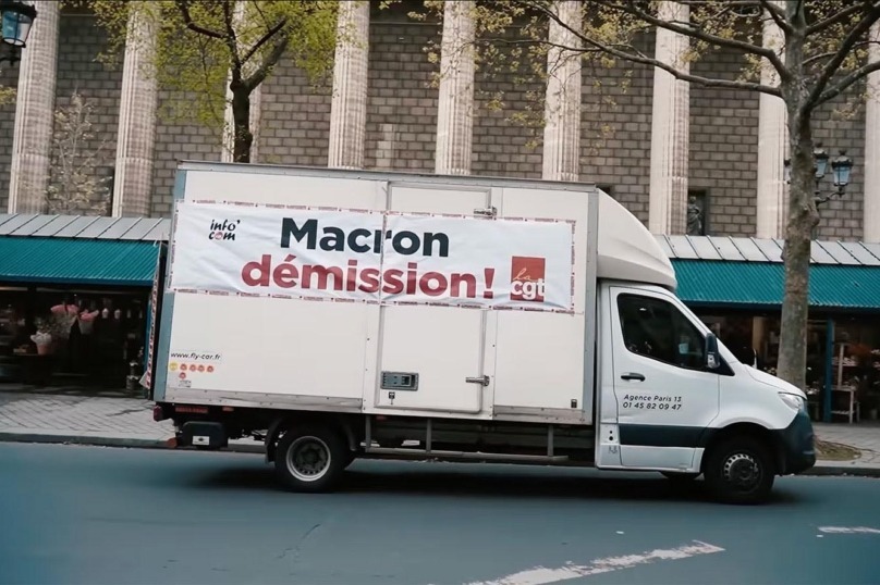 Julien Gicquel, secrétaire général adjoint de la fédération Info’Com CGT et un autre militant ont été relaxés pour une banderole « Macron démission » par le tribunal de grande instance de Paris . @InfoComCGT 👉humanite.fr/social-et-econ…