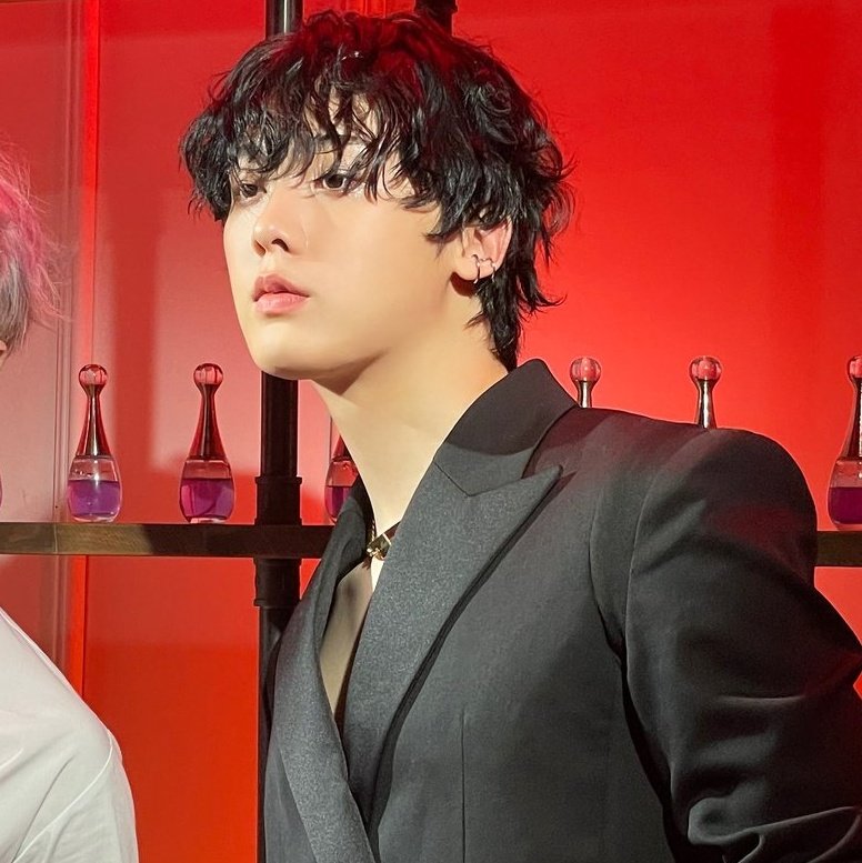 — #아스트로 #윤산하 #ASTRO #YOONSANHA <a href="/offclASTRO/">ASTRO 아스트로</a>