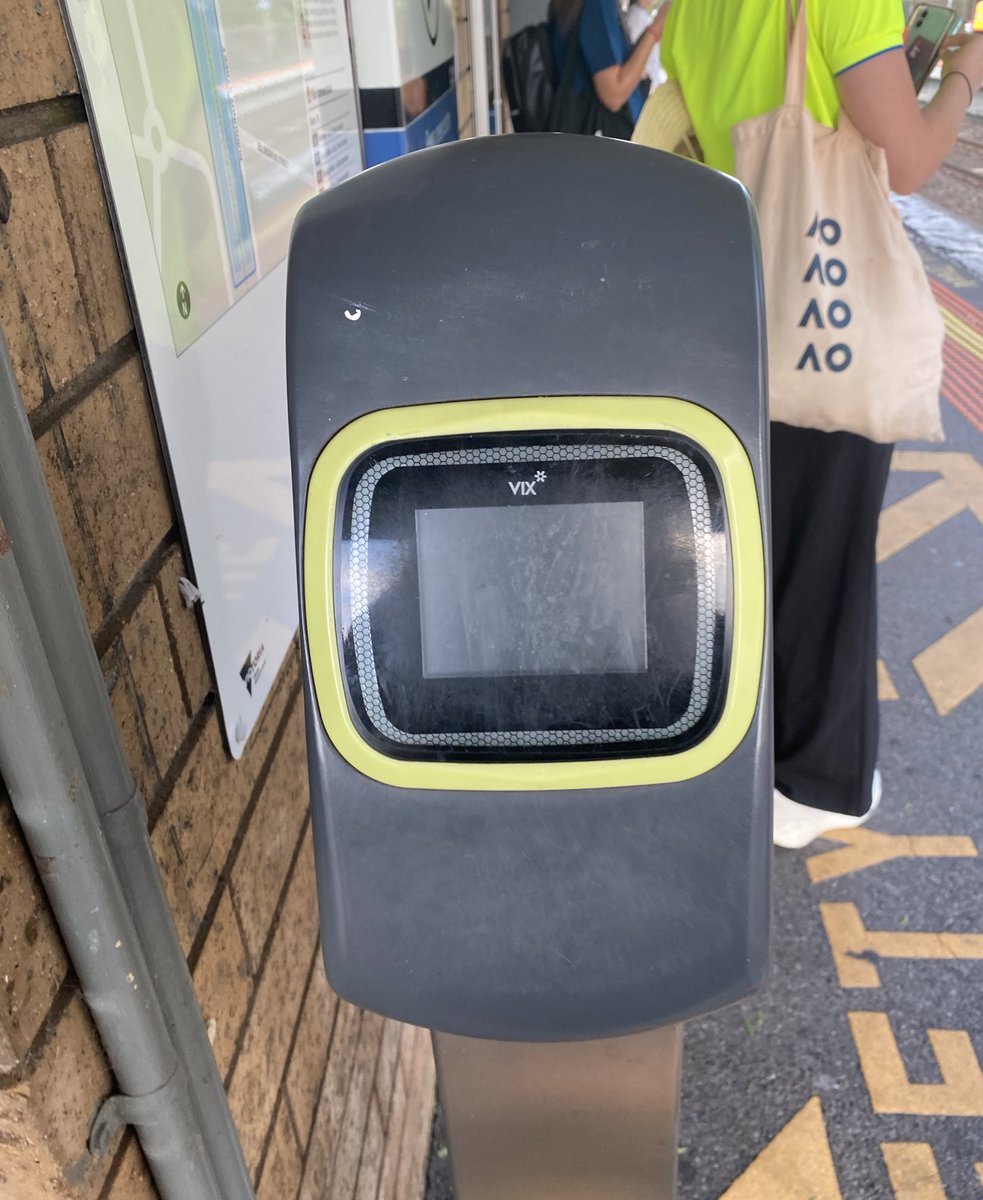 danisssima's tweet photo. @metrotrains Good morning, metro trains! 

There are some issue at Pascoe Vale Station (platform 1) screens, tap on and Myki machine are not working. https://t.co/ApSYJXqPxH