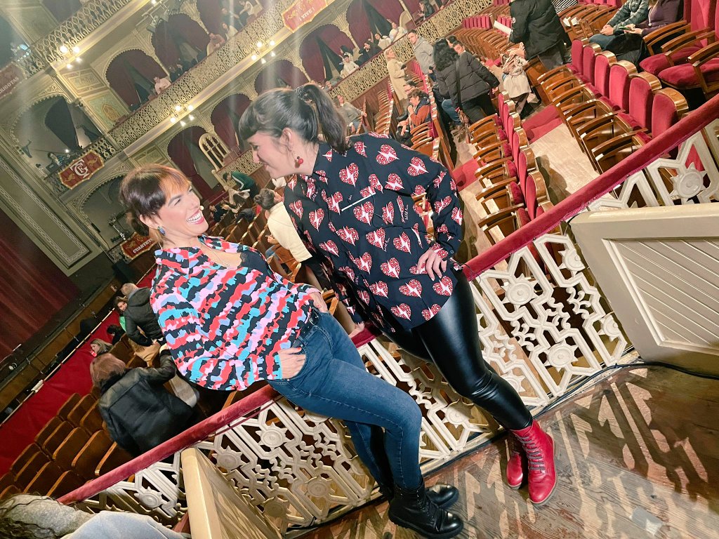 Rocio_Gades's tweet photo. Otra ve las influencers mal @gemgomana y yo con camisitas presiosas de @TiendaLaCapsula 
Me iba a poner la camiseta del Cadi, pero lo dejo pal siguiente... 🤦🏻‍♀️
#COAC2024P6 🥳❤️ https://t.co/nctA8m8VYy