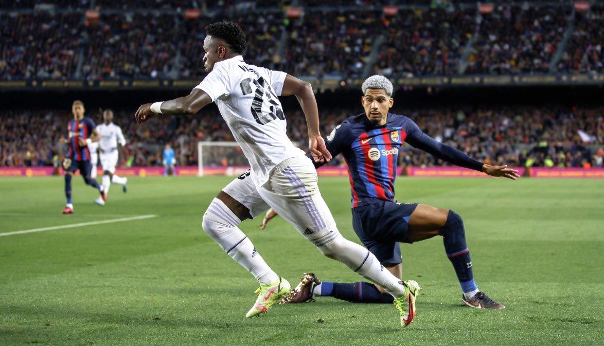 omar_alshbrm's tweet photo. النكته ..
البرشلوني يقعد سنة يناقشك ويغثك بافضلية اروخوا على جونيور ، وبالنهاية جونيور انهئ هذا النقاش بـ شوط واحد وهاتريك. https://t.co/vBIRy7uXT1