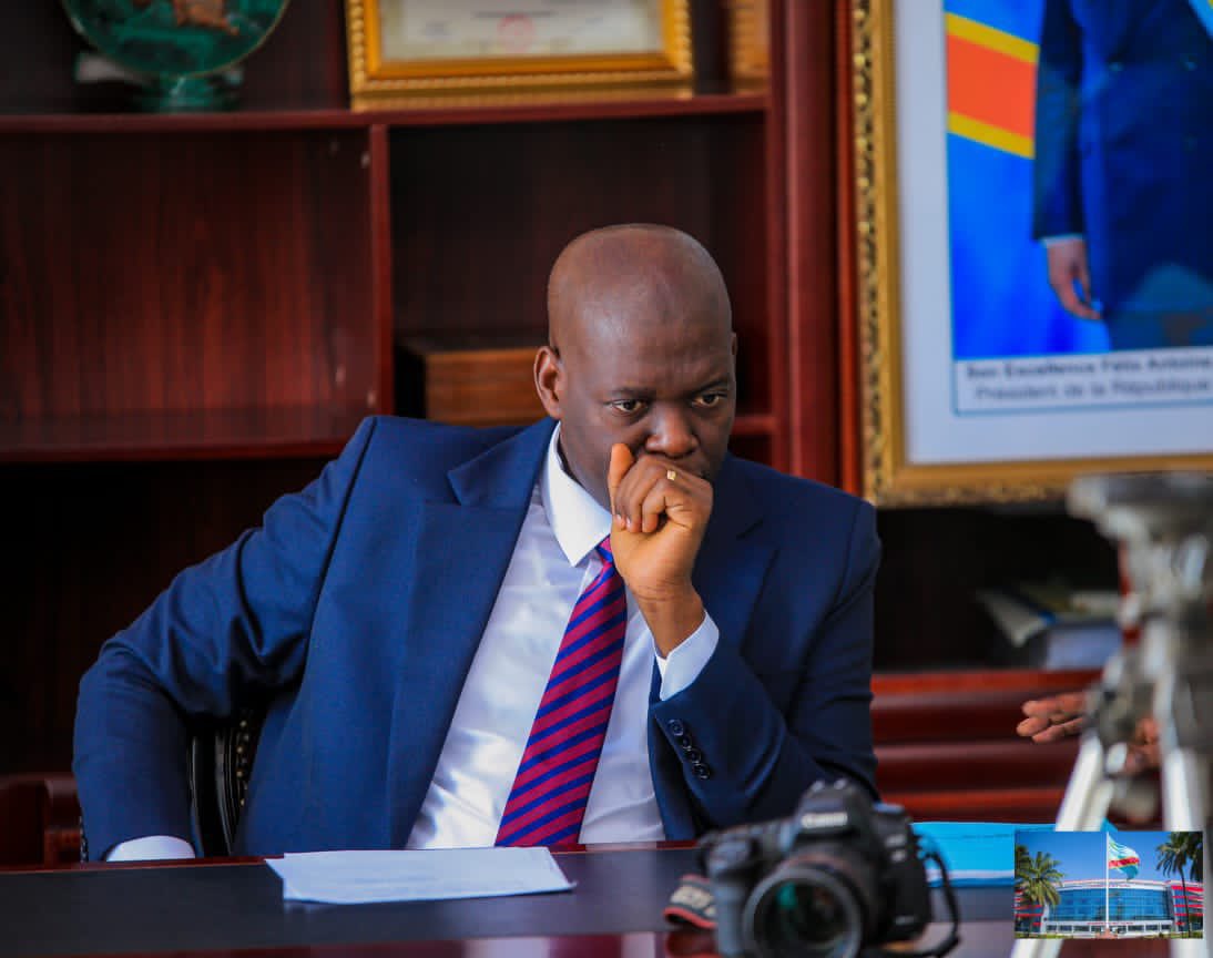 BenitaNgongo's tweet image. #Election2023 : Lui C'est le Gouverneur de Haut-Katanga @JacquesKyabula, ancien Kabiliste WANDANI devenu par magie Tshisekediste de dernière heure, entrain de méditer, après son échec bien prévisible à la députation nationale, sur comment rejoindre Corneille NAANGA.

Ça arrive !