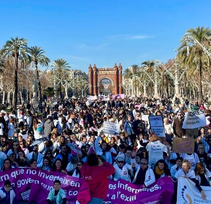 Un mes intentant defensar allò que és nostre. En lluita per la sanitat pública, per les dones, per donar un servei de qualitat. 
Els professionals de la salut no defallim. 
#infermeresdiemprou #llevadoresdiemprou
<a href="/perearagones/">Pere Aragonès i Garcia</a> <a href="/manelbalcells/">Manel Balcells</a> <a href="/govern/">Govern de Catalunya</a> <a href="/Monica_Garcia_G/">Mónica García</a>