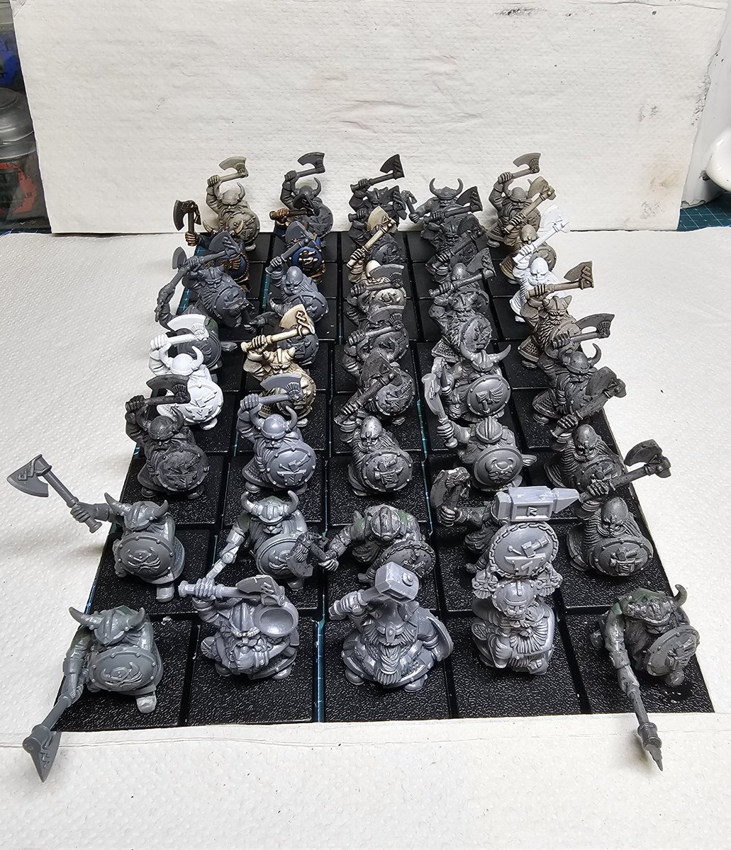 #TheStreak24 Day 14
A couple of hours well spent, and my first unit of dwarf warriors, all 40 of the little buggers, is ready for priming! It is ON! #oldhammer #warhammertheoldworld #dwarfs #wip