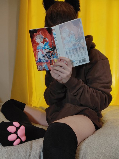 Doing some study on how to be a good kitty :3 ~ https://t.co/kyjhzk8rhz