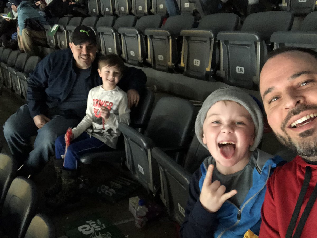 SimProBlue's tweet photo. @CoultersRx #snapshotgiveaway Go Knights Go!! @LondonKnights 🤘🏼 https://t.co/inT3ZPifs2