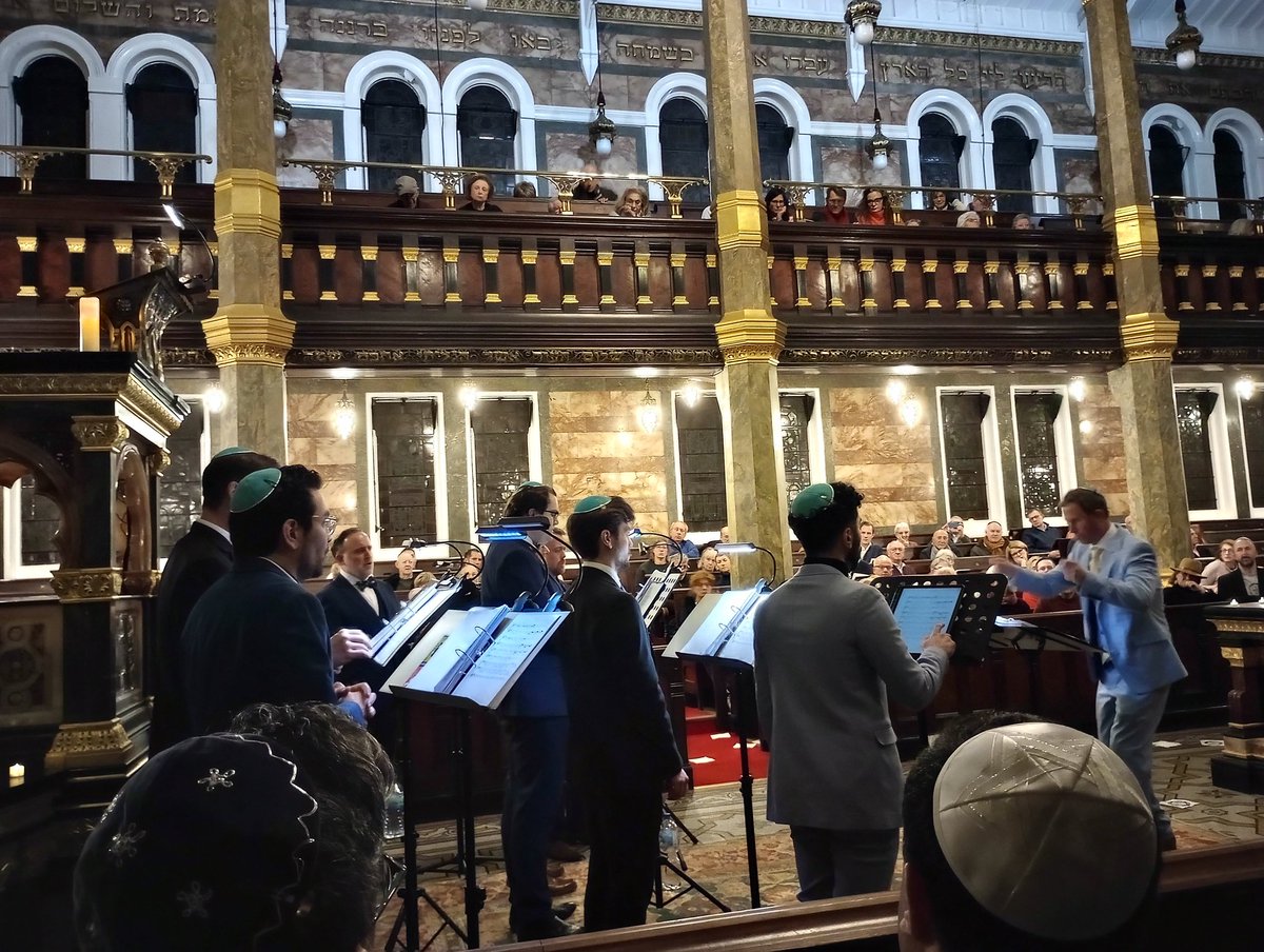 Wonderful evening at New West End Synagogue for the extraordinary première of Time by the incredibly talented Benjamin Till performed by the equally talented Mosaic Voices. A tour de force. Encore! Particularly poignant performance of Yerushalayim Shel Zahav given today's date.