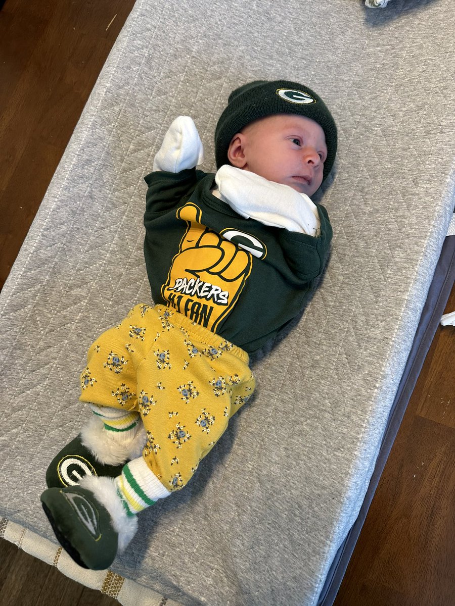 EyeAmFred's tweet photo. Little Lilly’s first playoff game! Keeping the winning traditions alive! Go Pack Go!!! @packers https://t.co/uMX7wInGHs