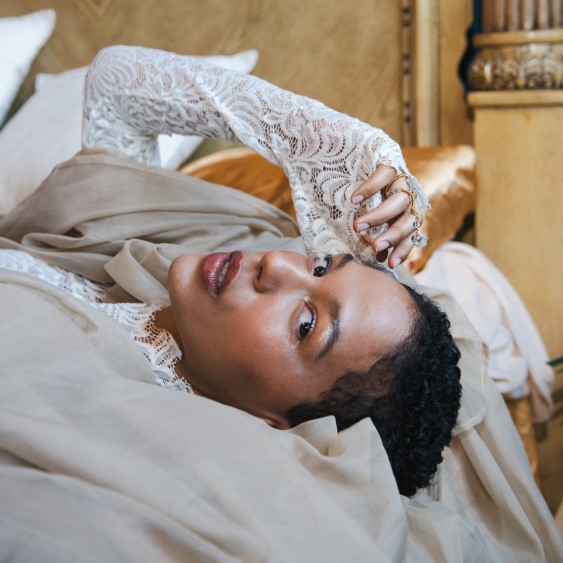 Delicately gorgeous new single 'Twilight' out on 23rd January from NYC talent Alexvndria via <a href="/clandestinenyc/">Clandestine Label Services</a> : listenwithmonger.blogspot.com/2024/01/alexvn…