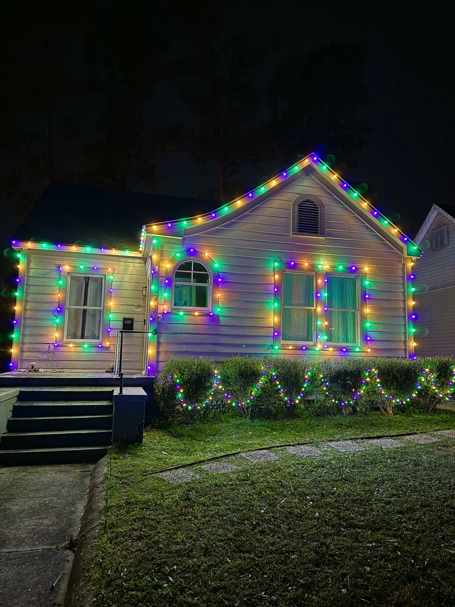 It’s officially Carnival in #HistoricSouthHighlands! #LaissezLesBonTempsRouler #MardiGras #Carnival #FlagshipNeighborhood #SoHi