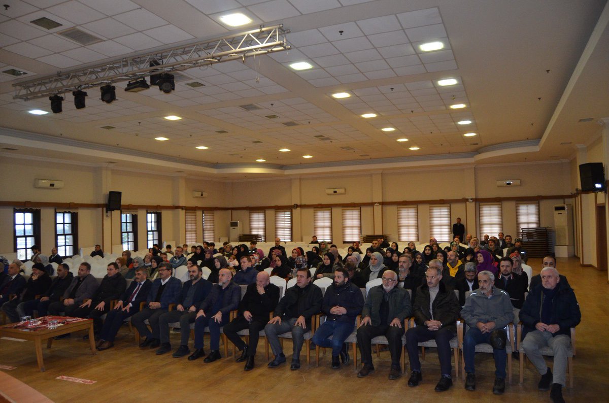 huseyinsahin53's tweet photo. ‘Gazze’de Çocuk Olmak’ isimli etkinliği düzenleyen Çayeli Kız İmam-Hatip Lisesi öğrencileri davetlilerin  takdirini kazanırken,  salonda duygusal anların yaşanmasına vesile oldular.
@Yusuf__Tekin @kemalsamlioglu @farukyelkenci @tufekciyusuf https://t.co/QtbvXofNRv