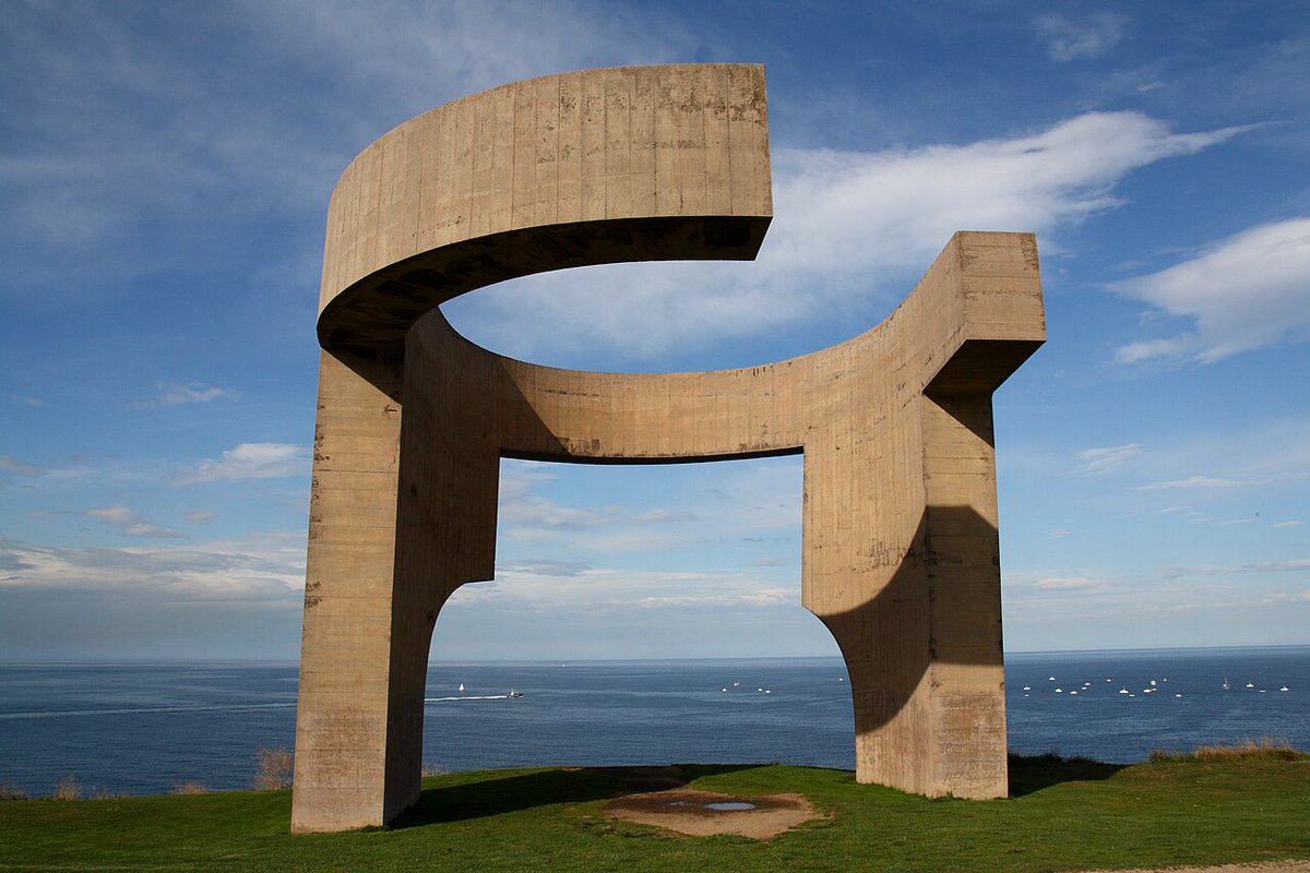 masiablanca's tweet photo. #IMPChillida
Escultor único, destacó por sus obras abstractas que fusionan forma y espacio. Utilizando materiales como hierro y piedra, ha dejado un legado artístico impactante y reflexivo. https://t.co/OhzgUYDfpw